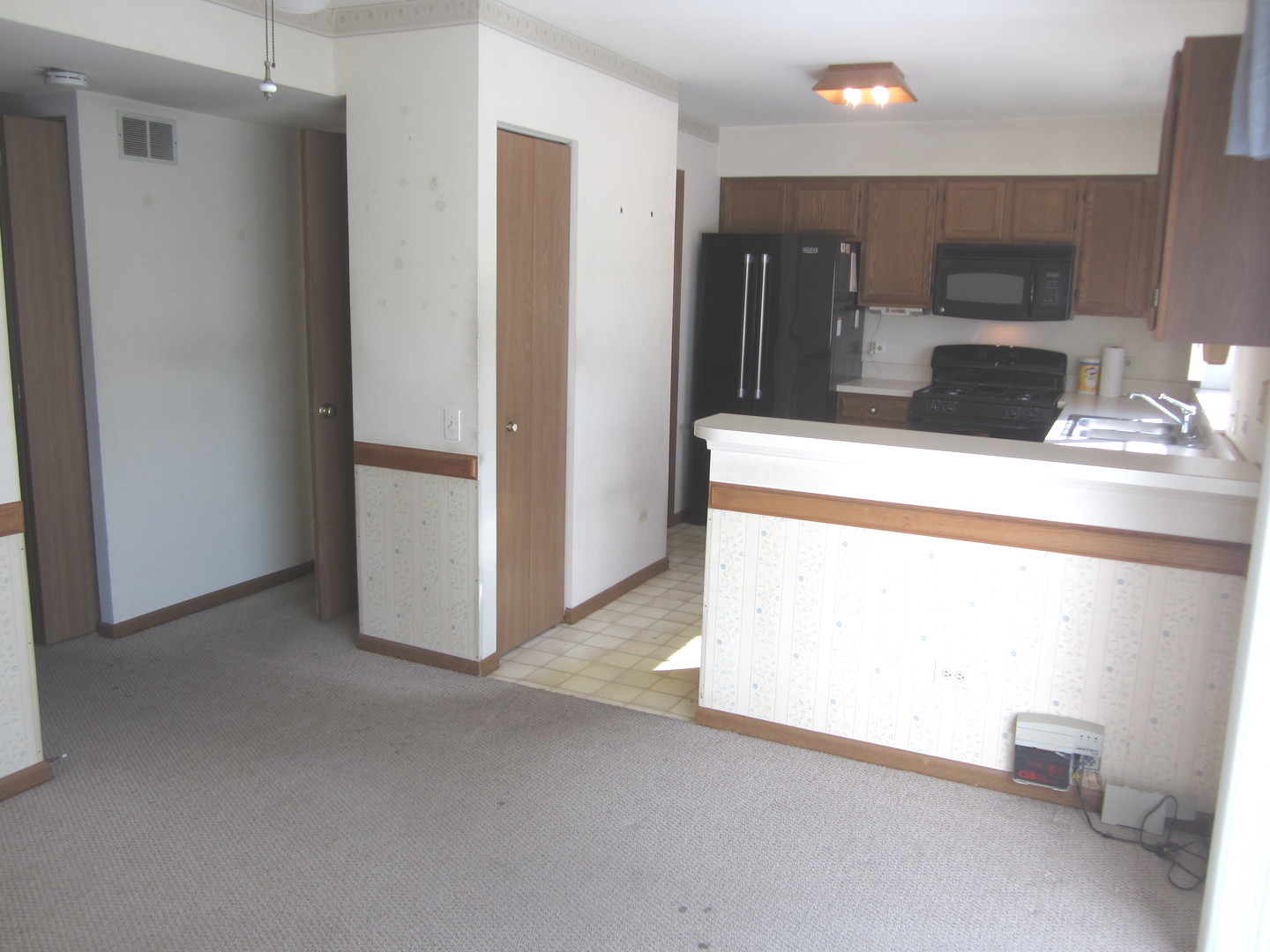 28 N Oltendorf Road, Streamwood, IL 60107