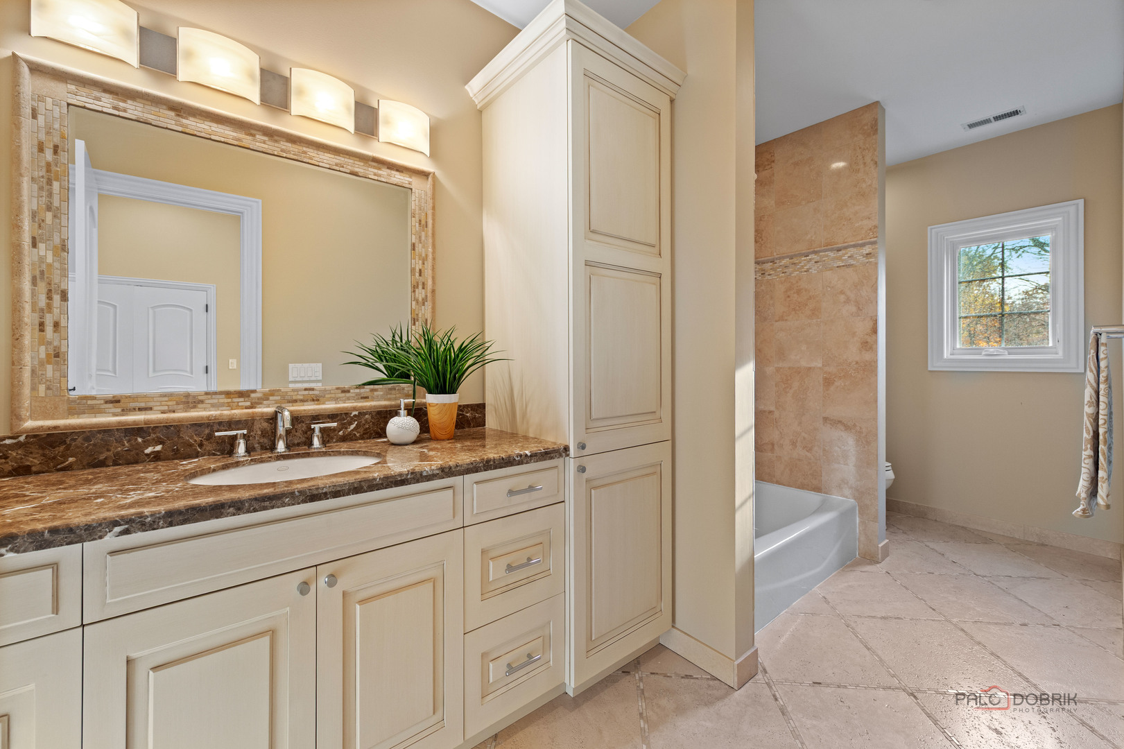 Riverwoods, IL 60015