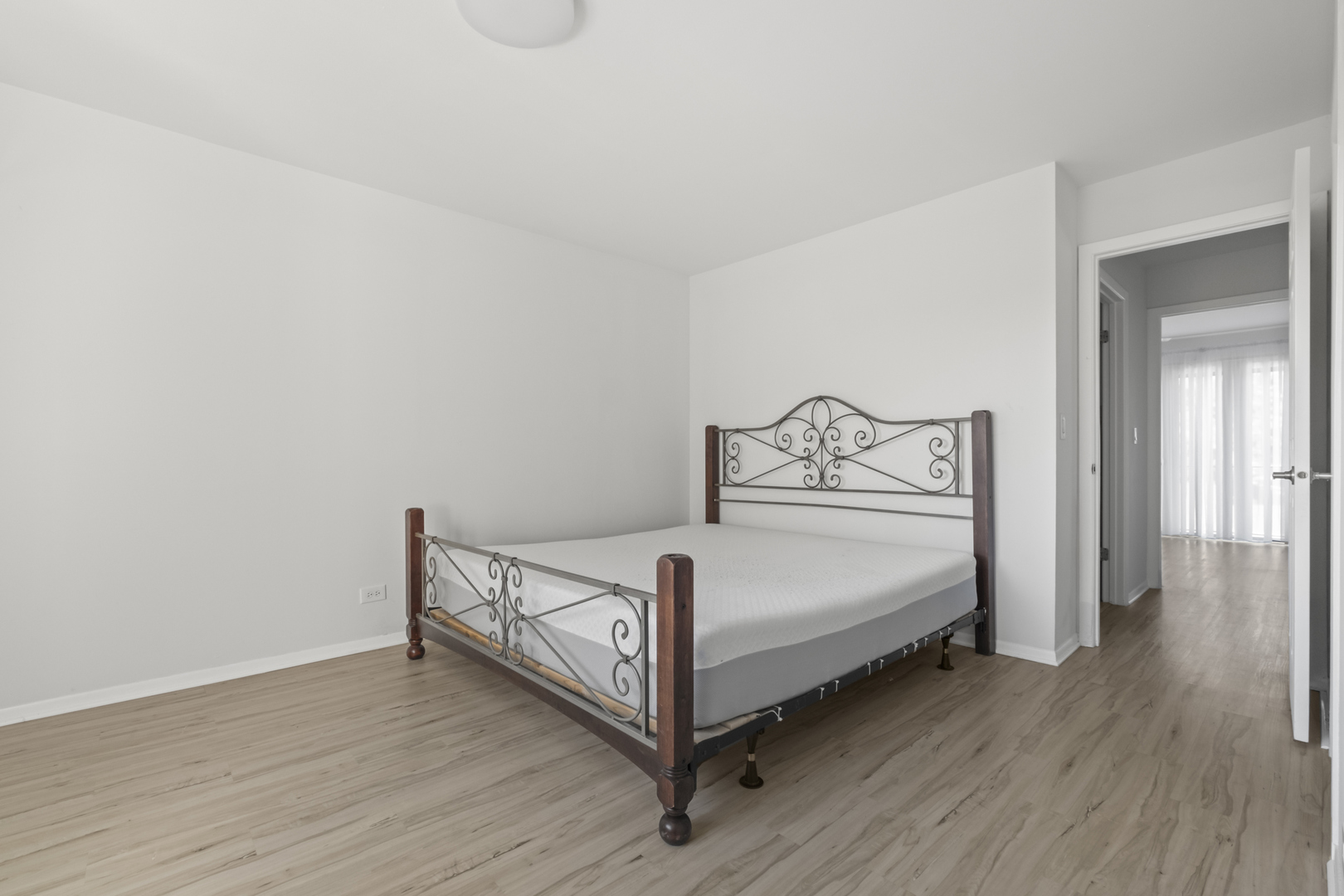 201 N Waters Edge Drive #302, Glendale Heights, IL 60139