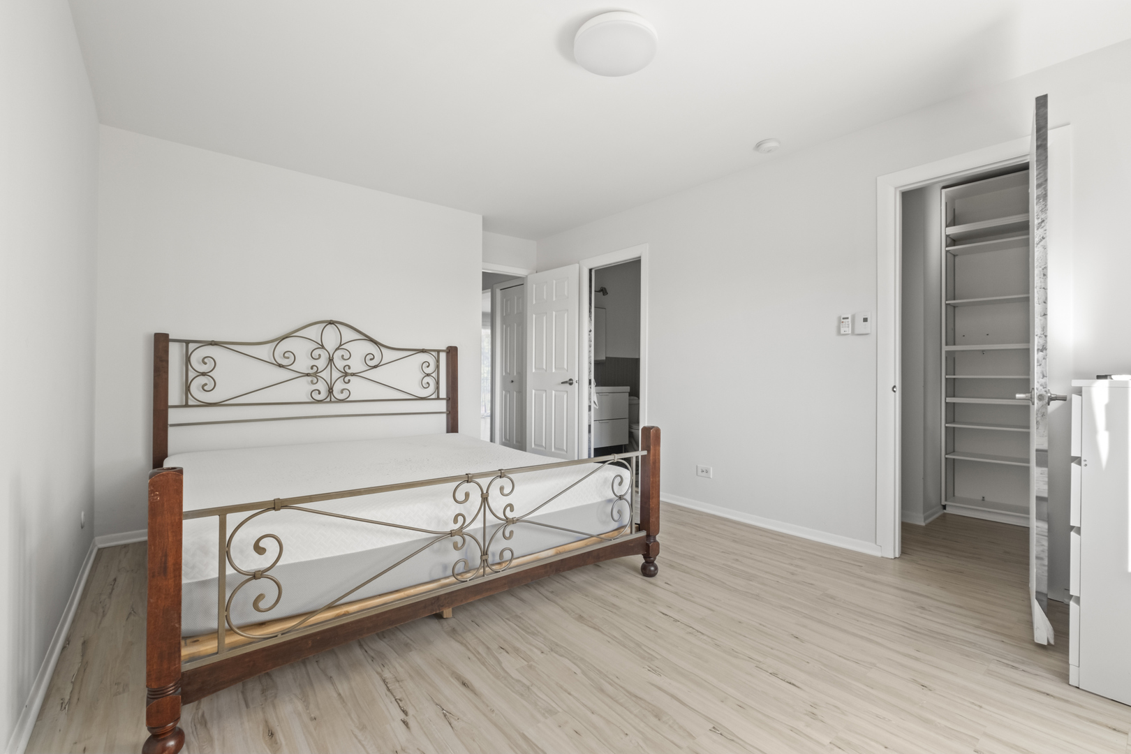 201 N Waters Edge Drive #302, Glendale Heights, IL 60139
