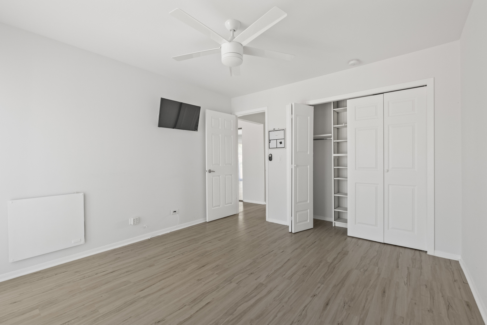 201 N Waters Edge Drive #302, Glendale Heights, IL 60139