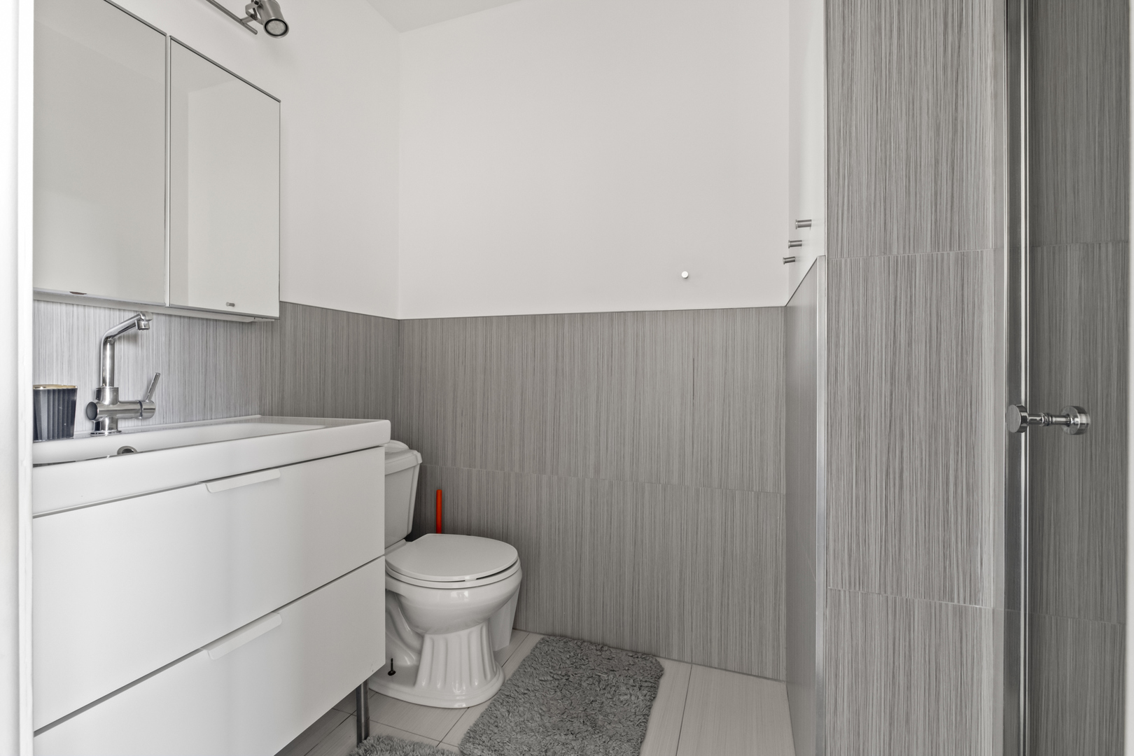 201 N Waters Edge Drive #302, Glendale Heights, IL 60139