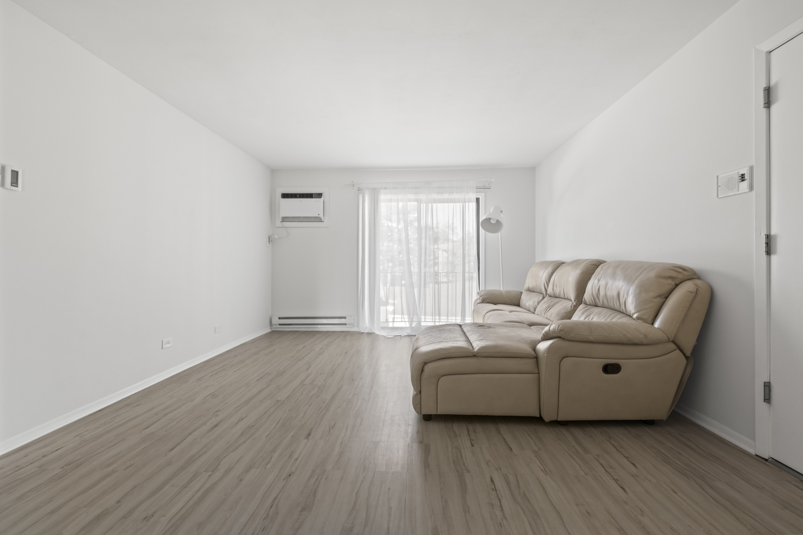 201 N Waters Edge Drive #302, Glendale Heights, IL 60139