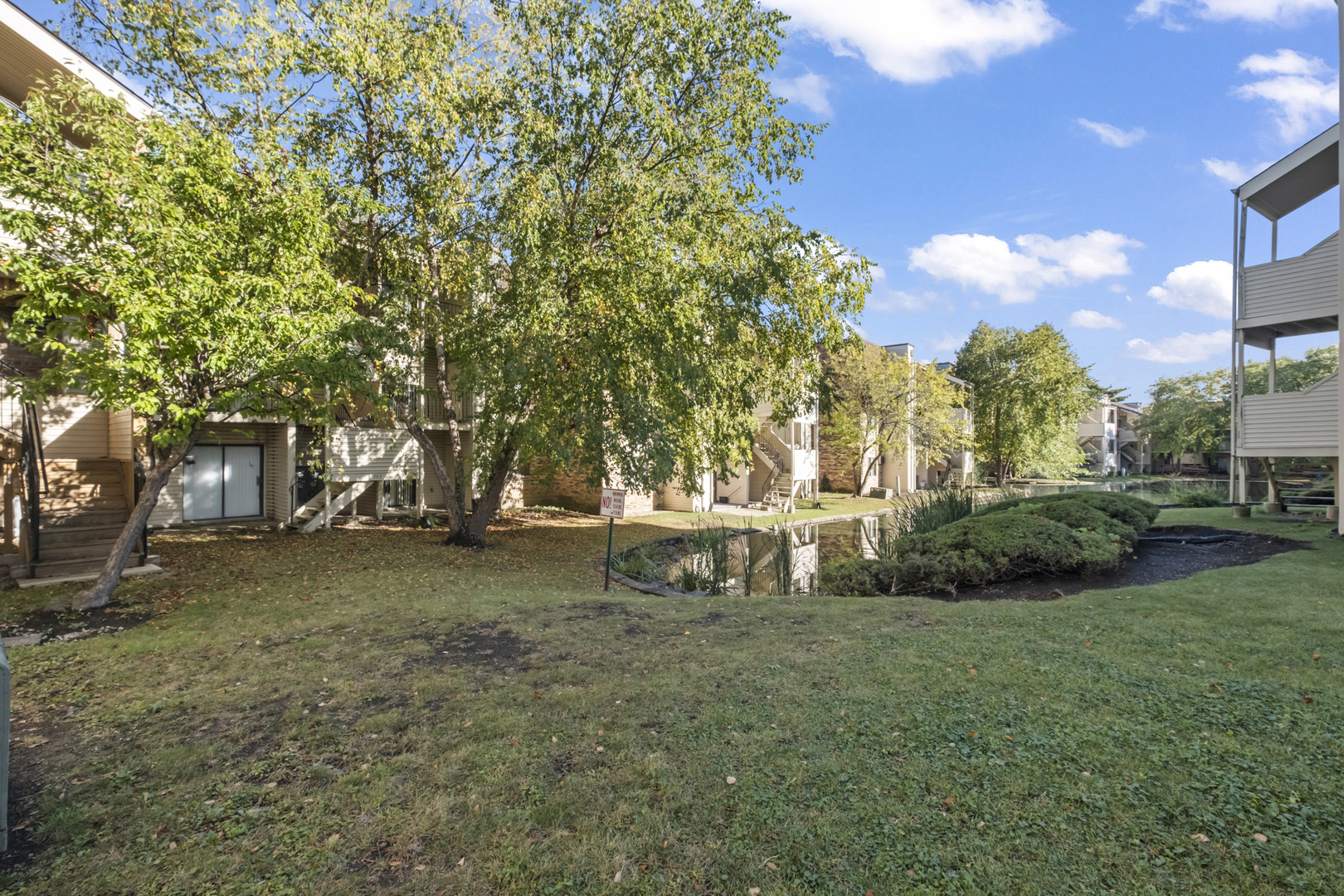 201 N Waters Edge Drive #302, Glendale Heights, IL 60139