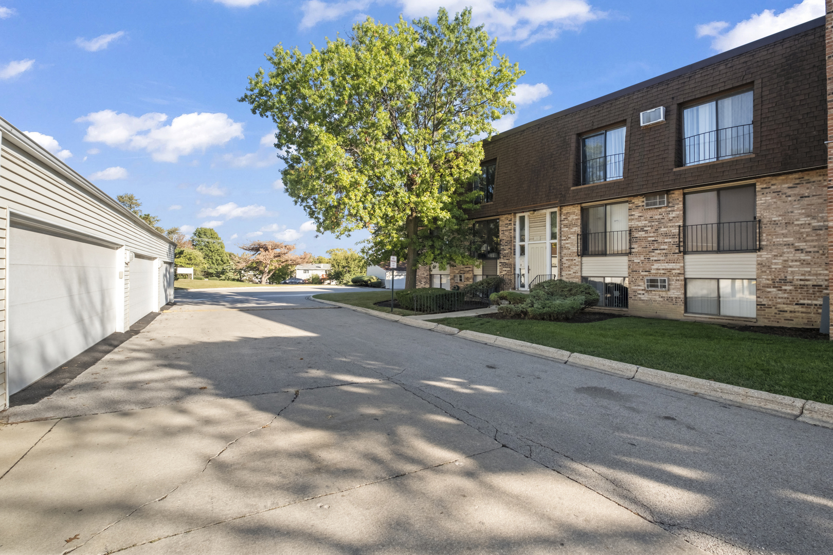 201 N Waters Edge Drive #302, Glendale Heights, IL 60139