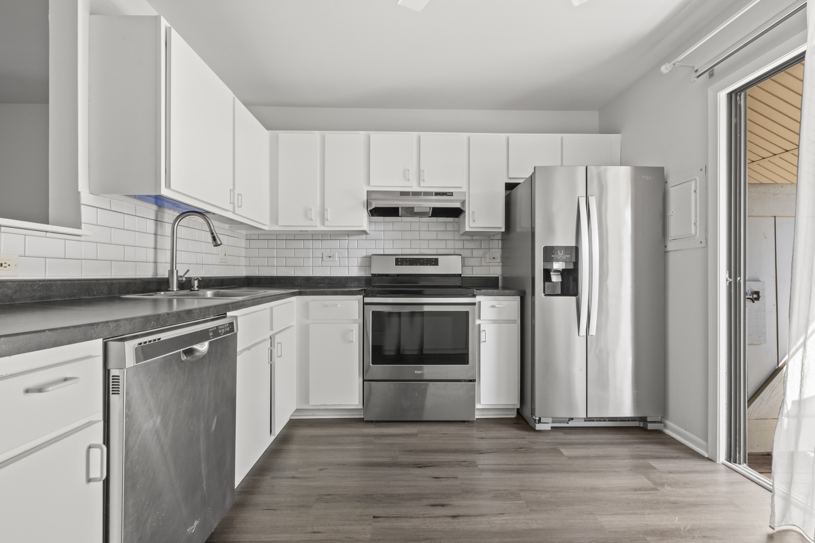 201 N Waters Edge Drive #302, Glendale Heights, IL 60139