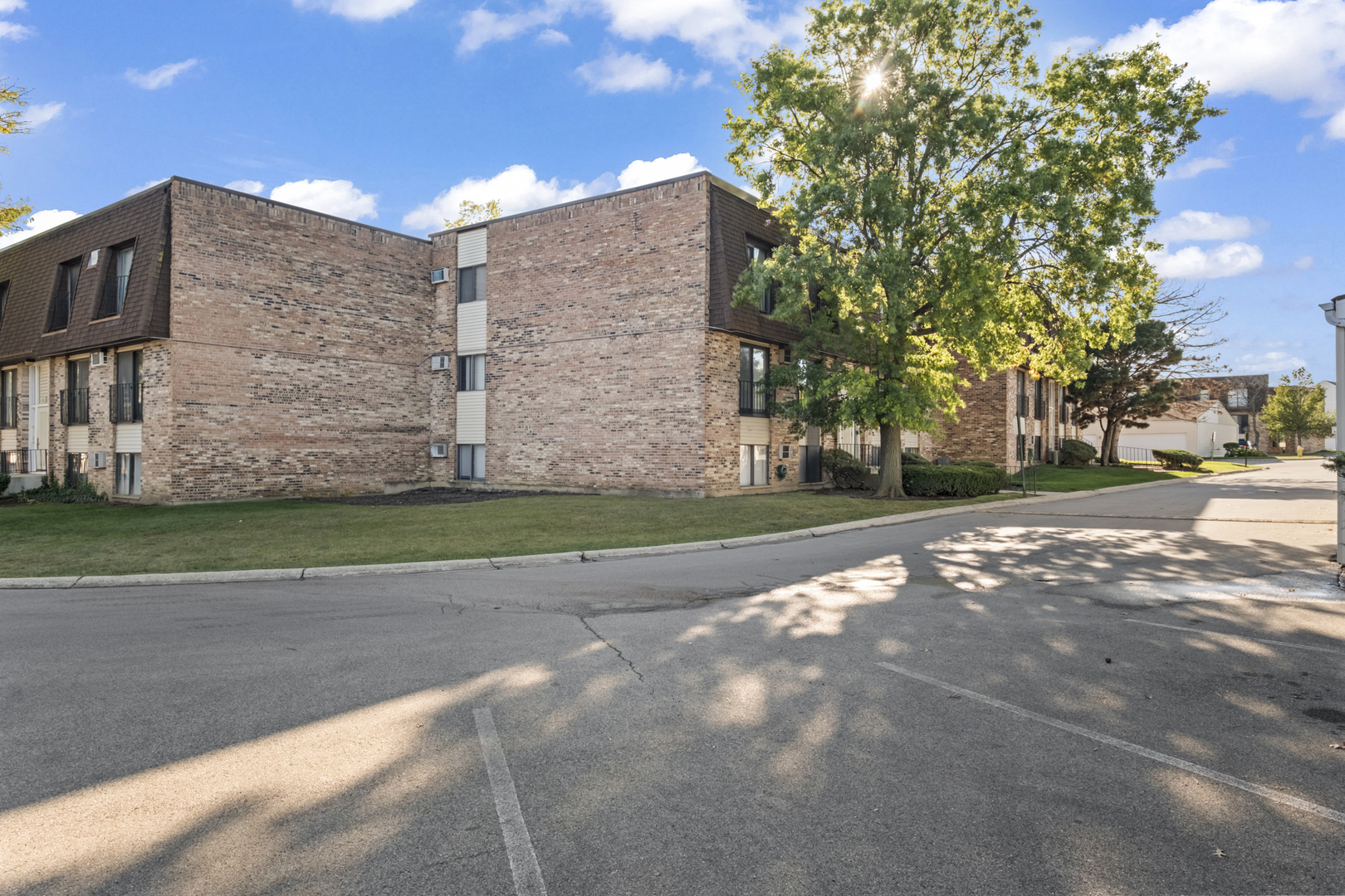 201 N Waters Edge Drive #302, Glendale Heights, IL 60139