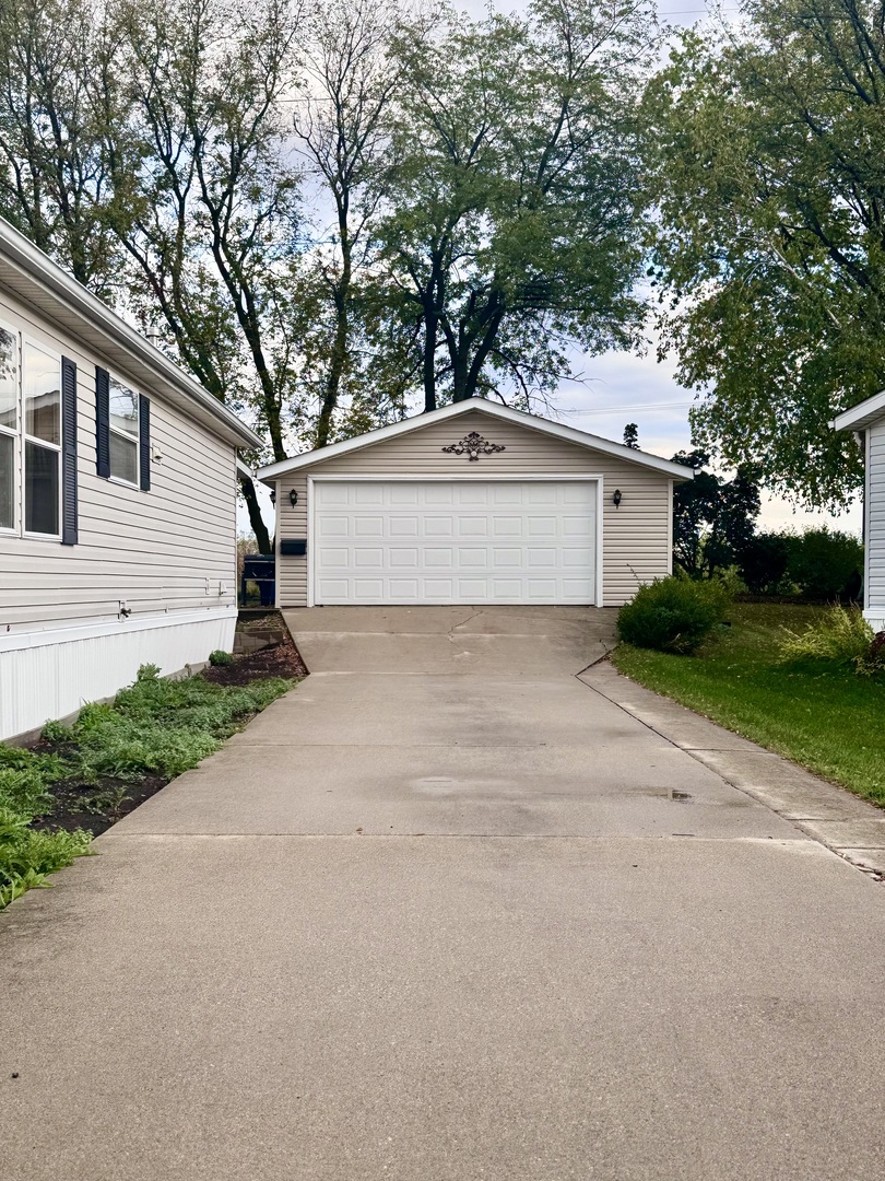 1022 S 10th Street, DeKalb, IL 60115