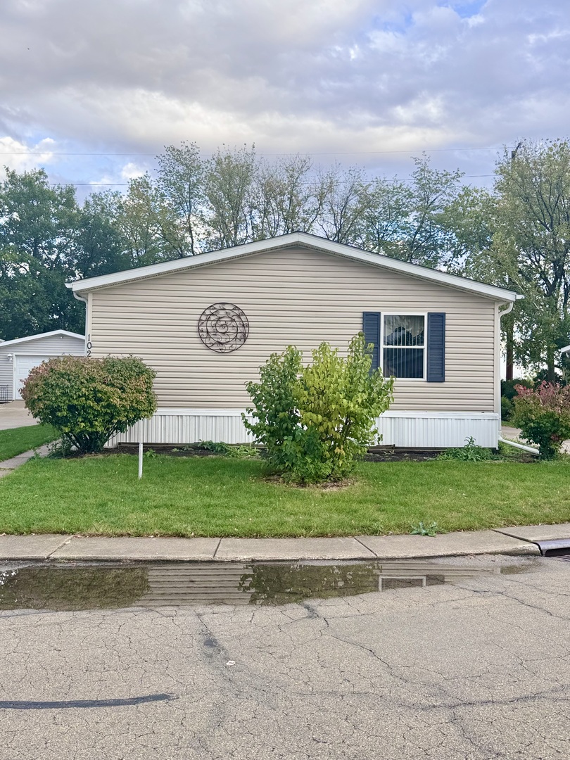1022 S 10th Street, DeKalb, IL 60115