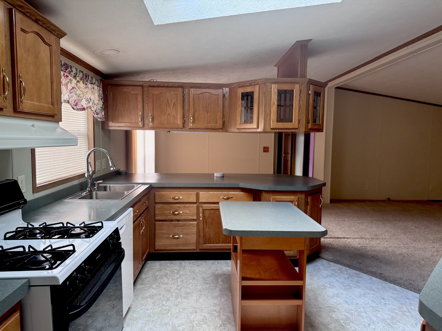1022 S 10th Street, DeKalb, IL 60115