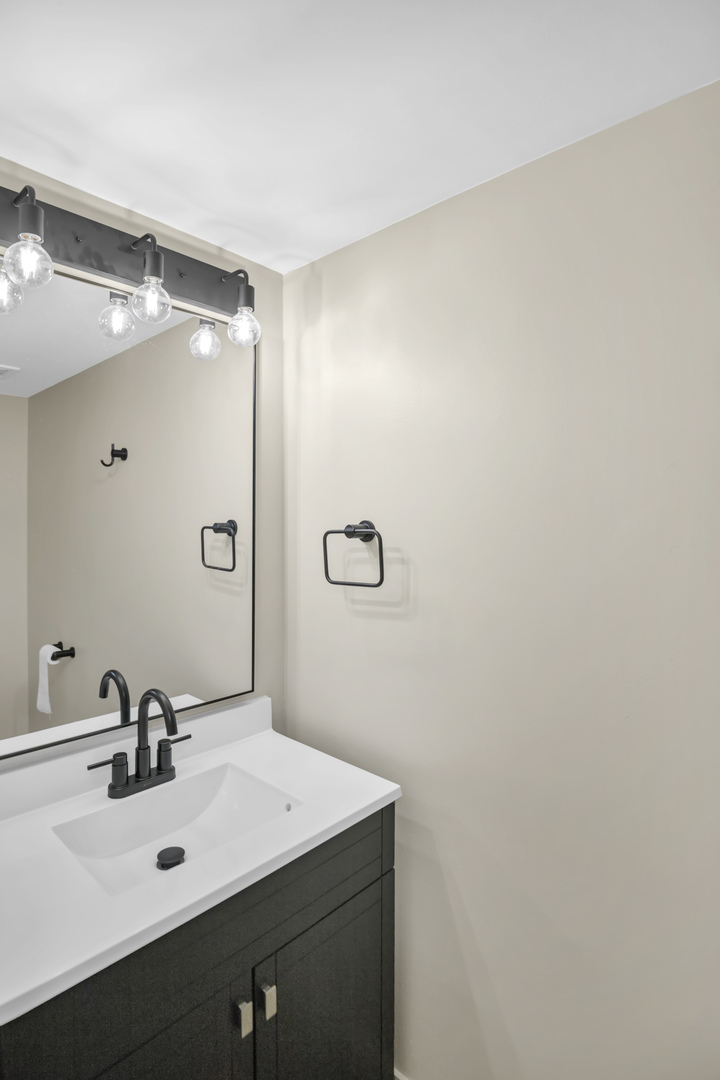 2076 Whitmore Drive, Romeoville, IL 60446