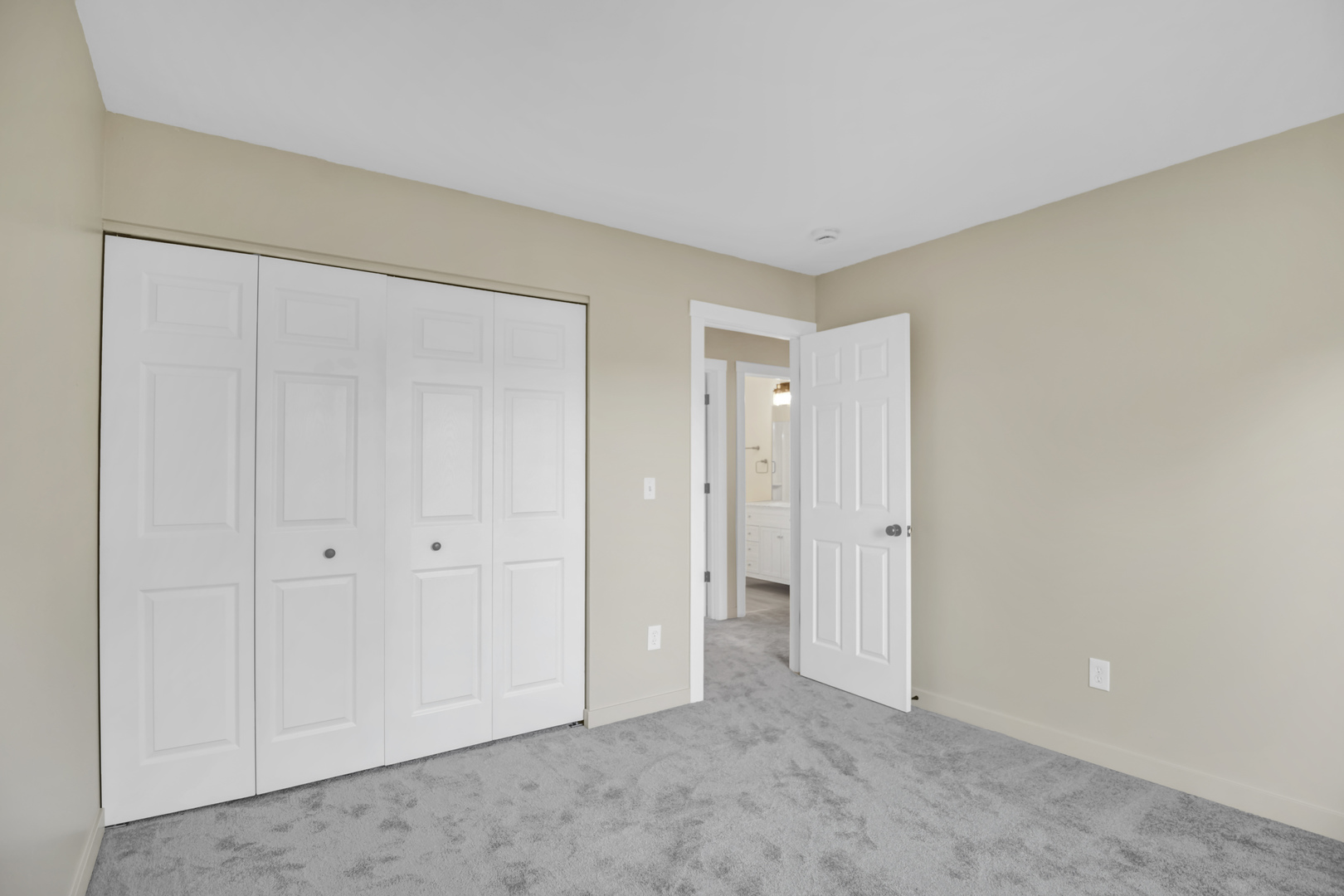 2076 Whitmore Drive, Romeoville, IL 60446