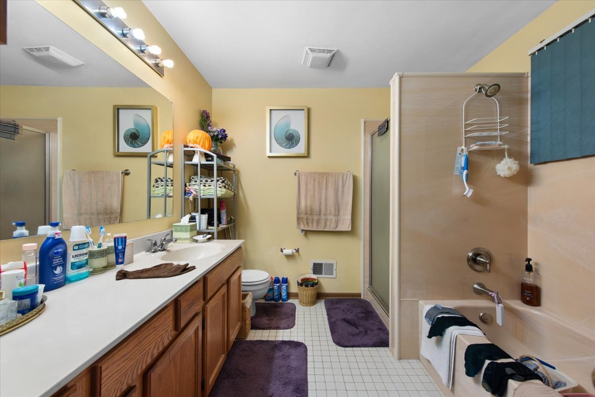 210 Hickory Oak Drive, Bolingbrook, IL 60490