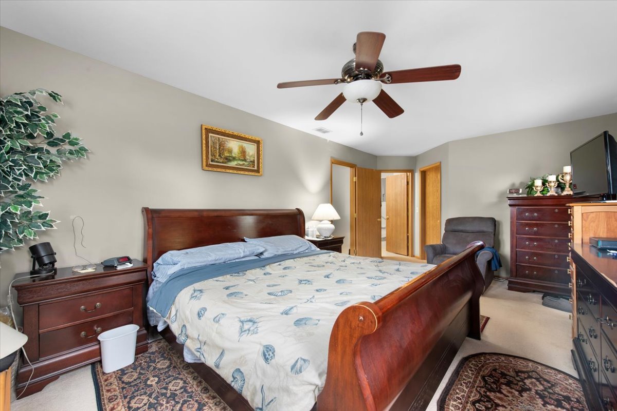 210 Hickory Oak Drive, Bolingbrook, IL 60490