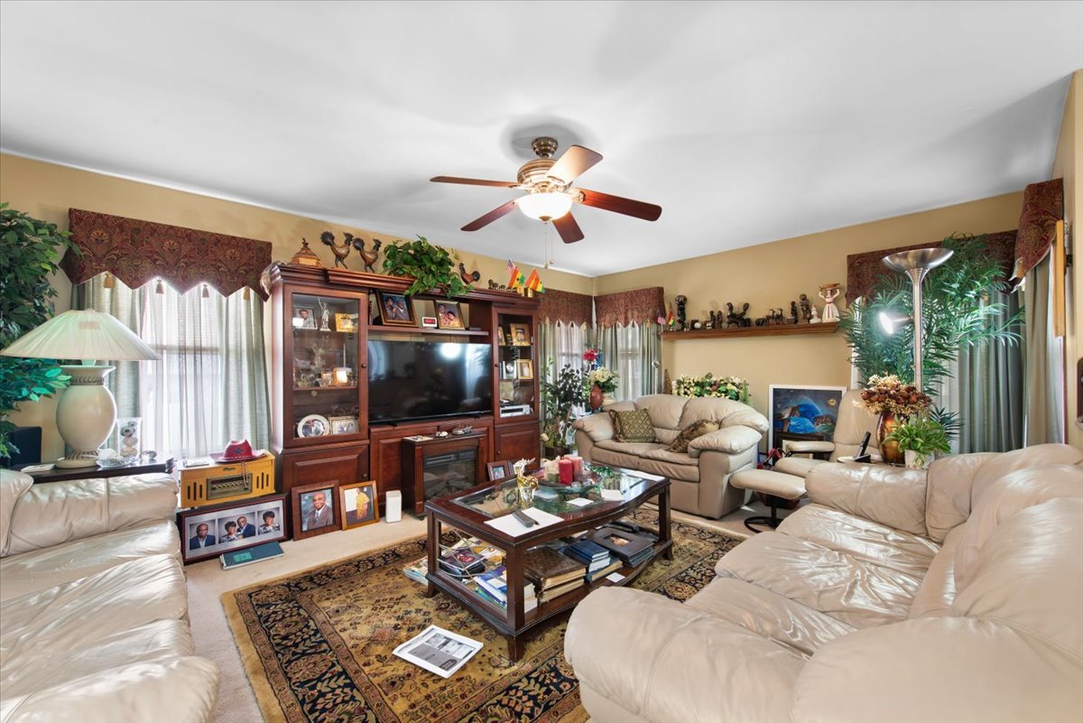 210 Hickory Oak Drive, Bolingbrook, IL 60490
