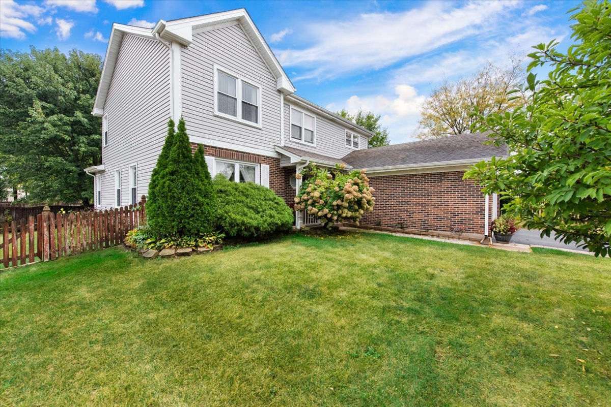 210 Hickory Oak Drive, Bolingbrook, IL 60490