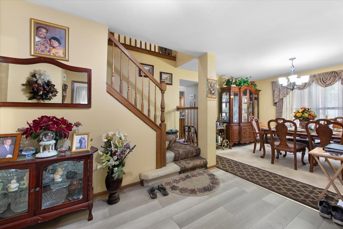 210 Hickory Oak Drive, Bolingbrook, IL 60490
