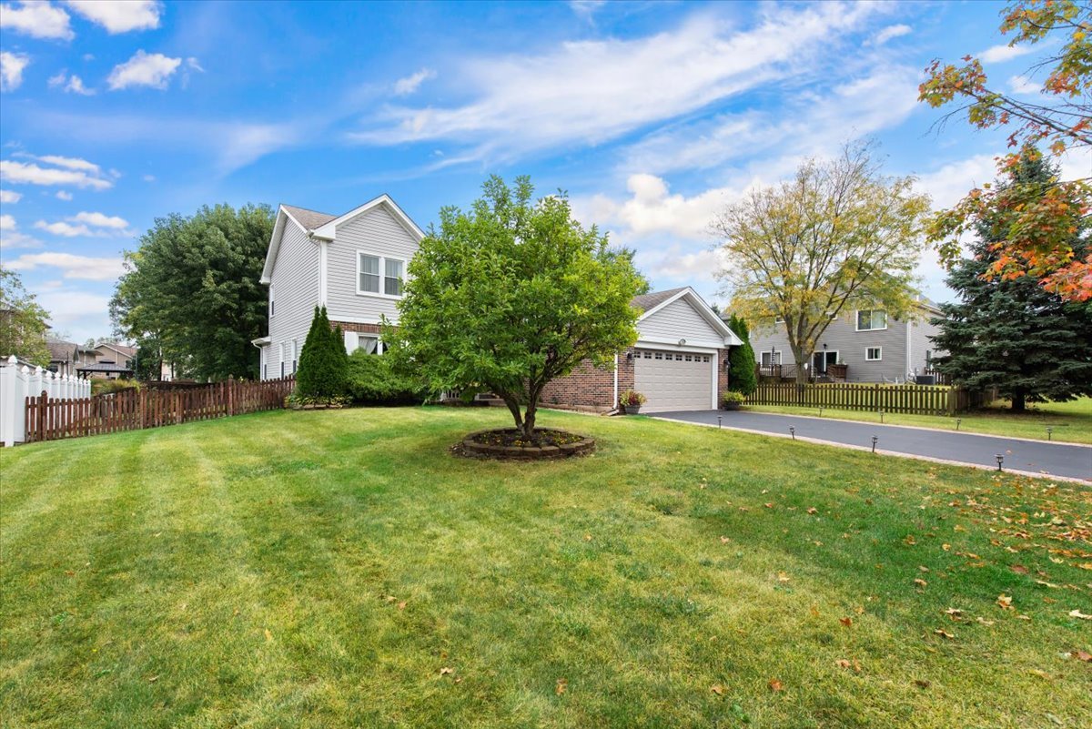 210 Hickory Oak Drive, Bolingbrook, IL 60490