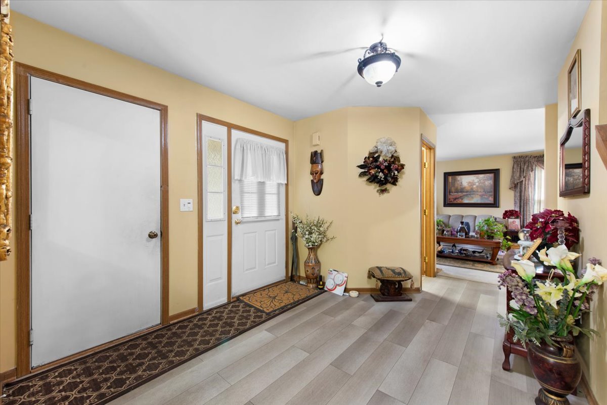 210 Hickory Oak Drive, Bolingbrook, IL 60490