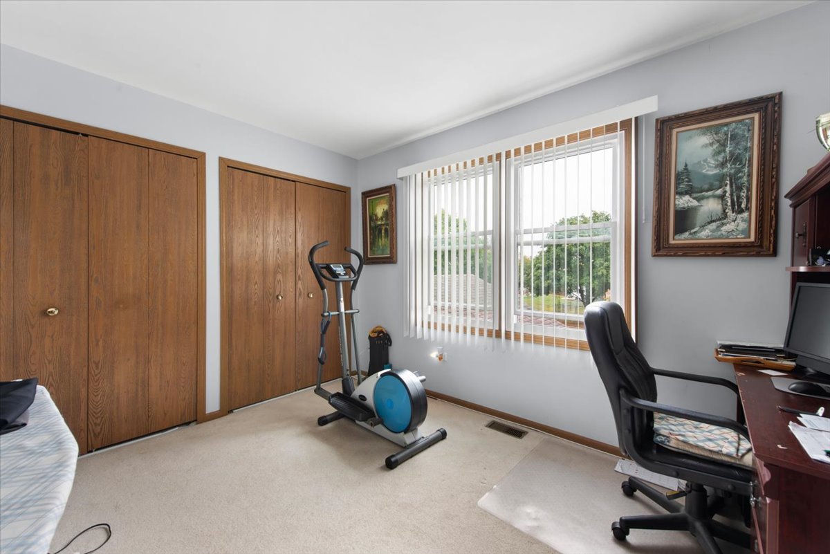 210 Hickory Oak Drive, Bolingbrook, IL 60490