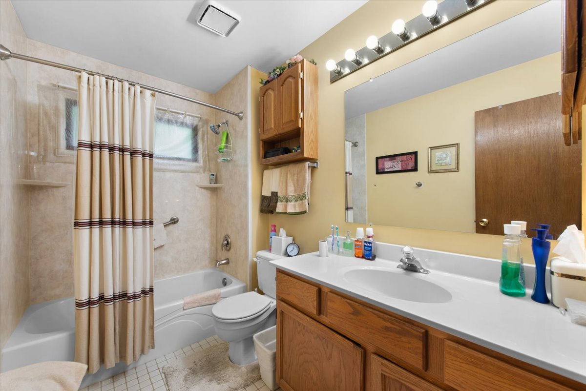 210 Hickory Oak Drive, Bolingbrook, IL 60490