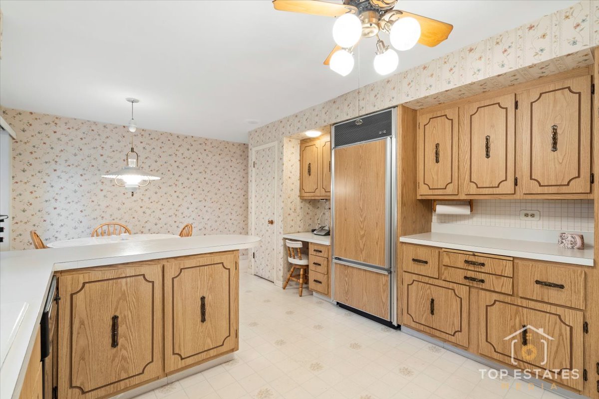 980 Apple Creek Lane, Des Plaines, IL 60016