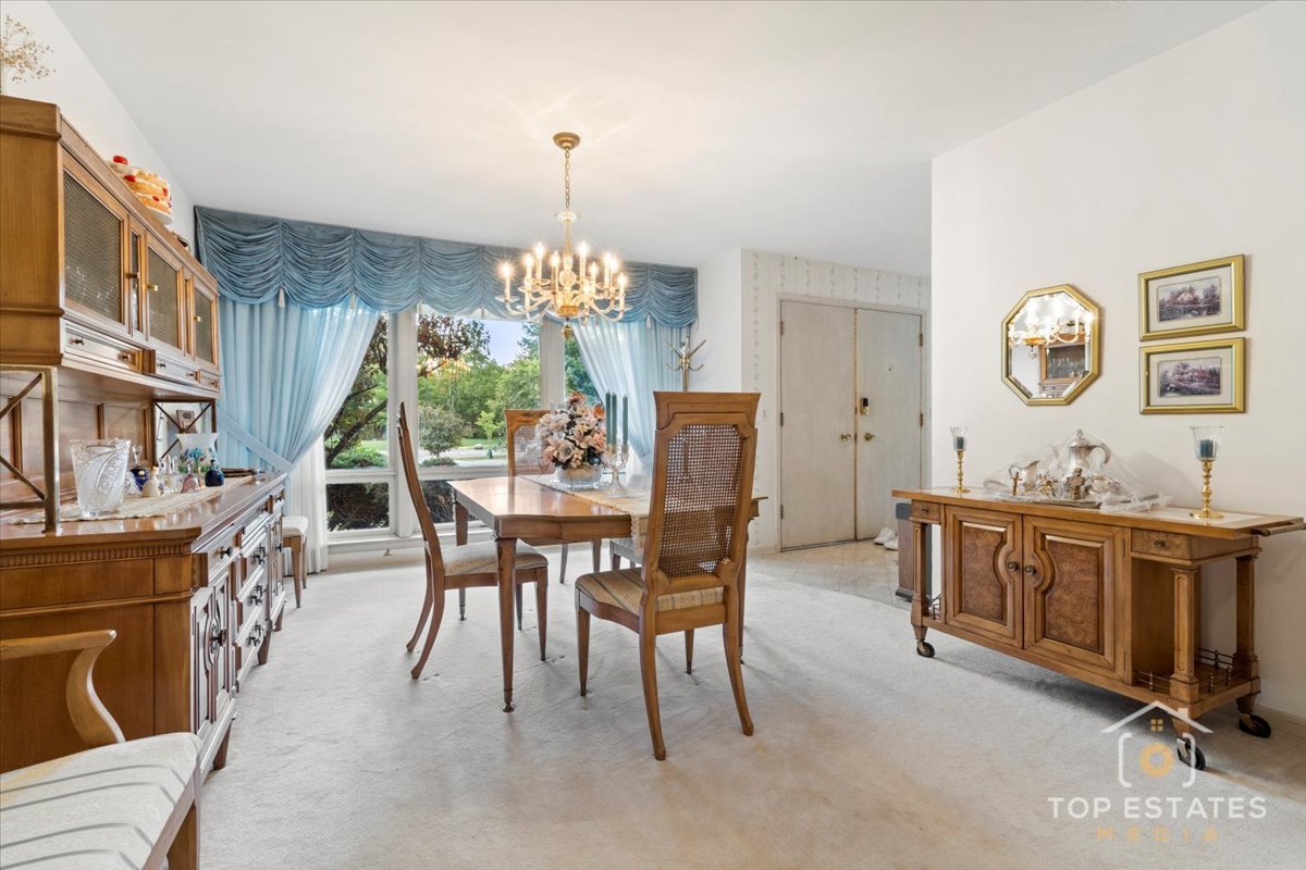 980 Apple Creek Lane, Des Plaines, IL 60016