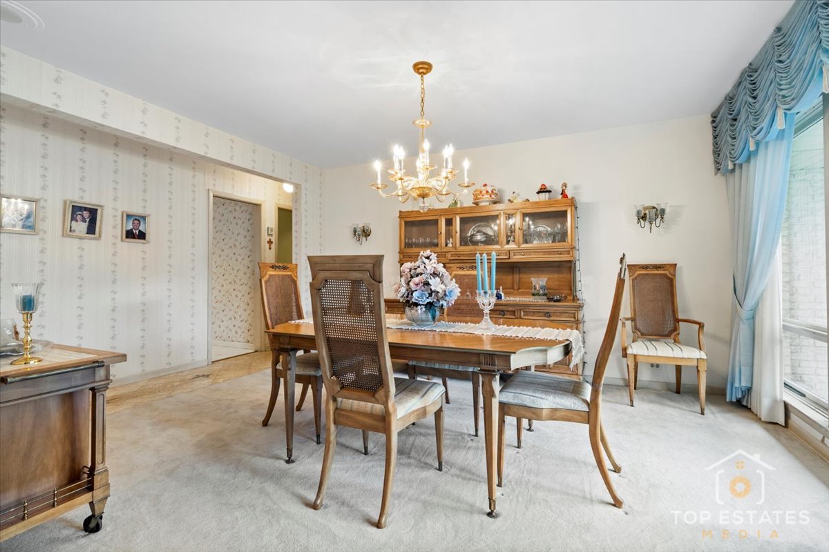 980 Apple Creek Lane, Des Plaines, IL 60016