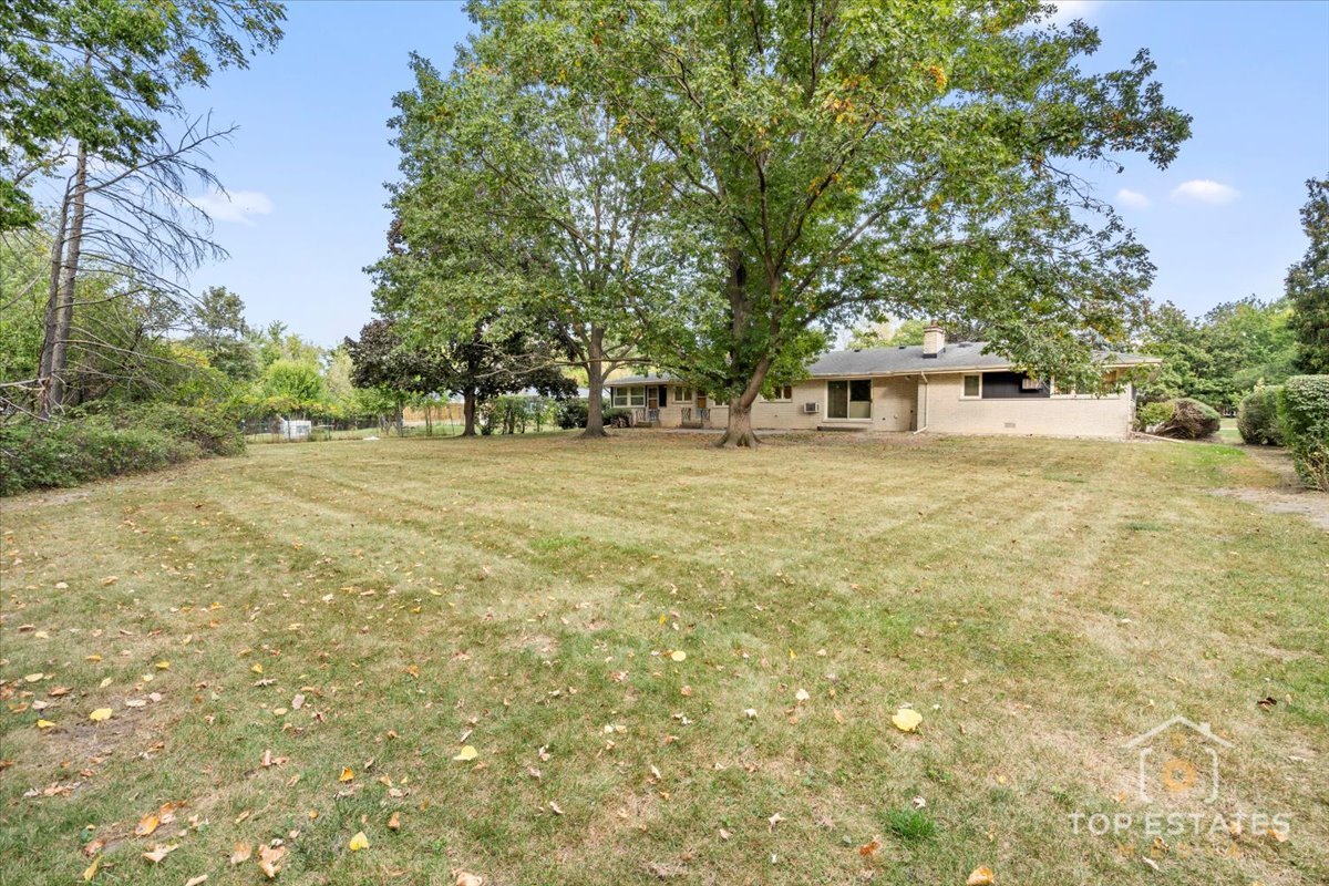 980 Apple Creek Lane, Des Plaines, IL 60016