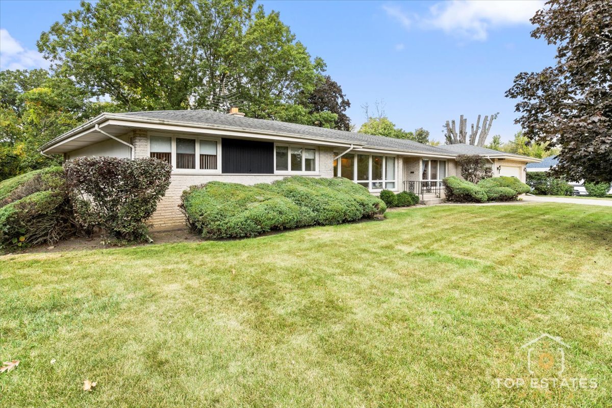 980 Apple Creek Lane, Des Plaines, IL 60016