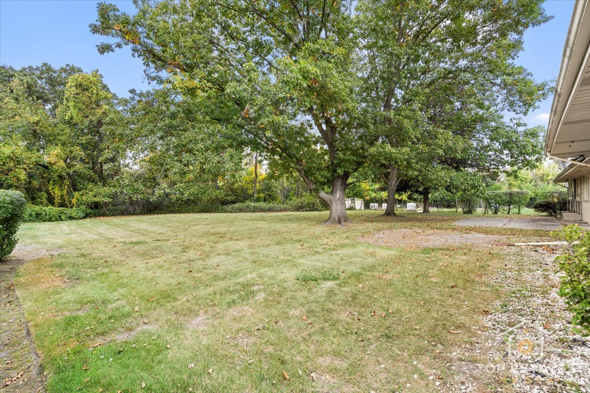 980 Apple Creek Lane, Des Plaines, IL 60016