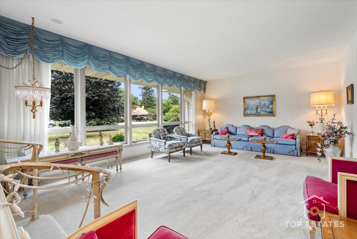 980 Apple Creek Lane, Des Plaines, IL 60016