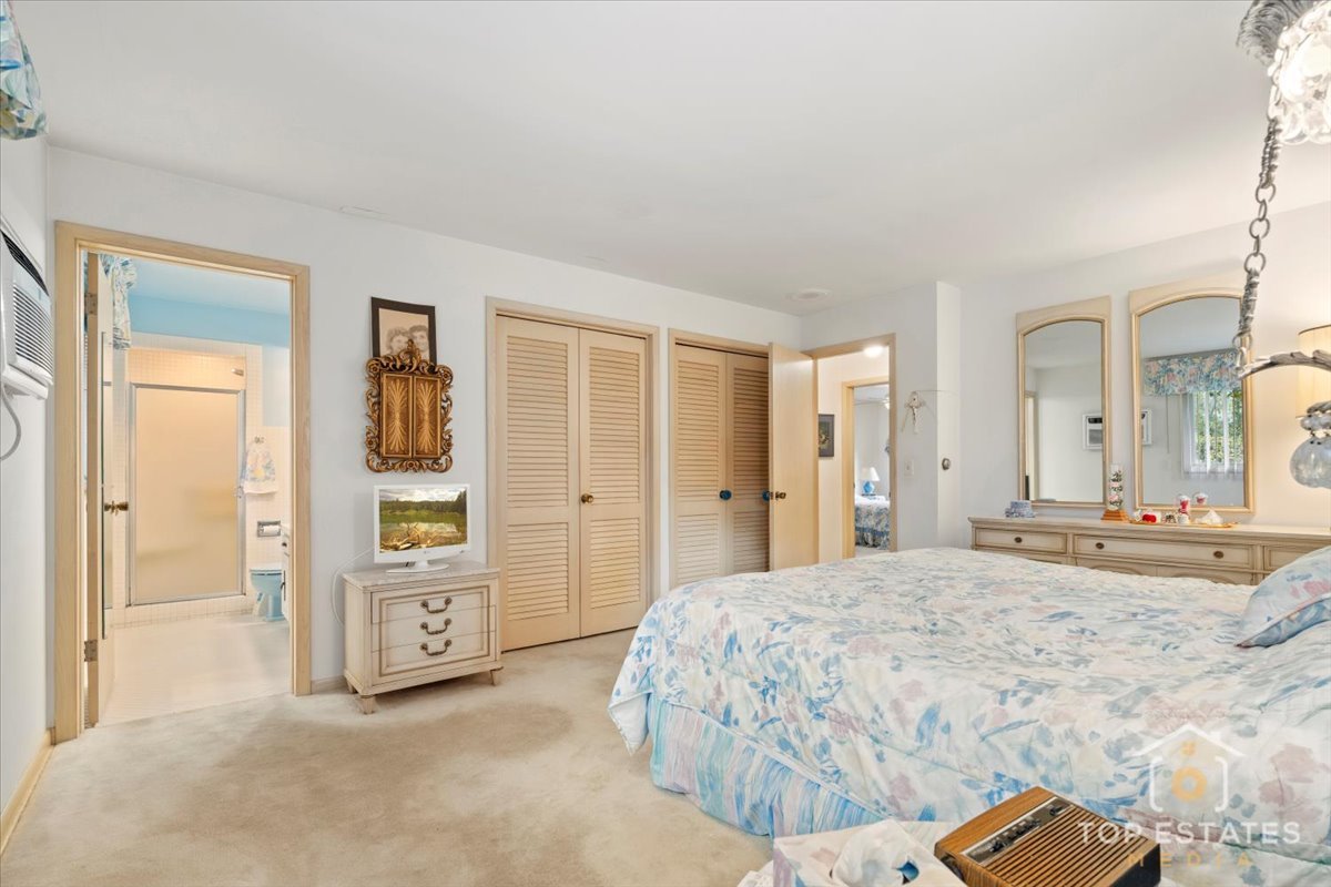 980 Apple Creek Lane, Des Plaines, IL 60016