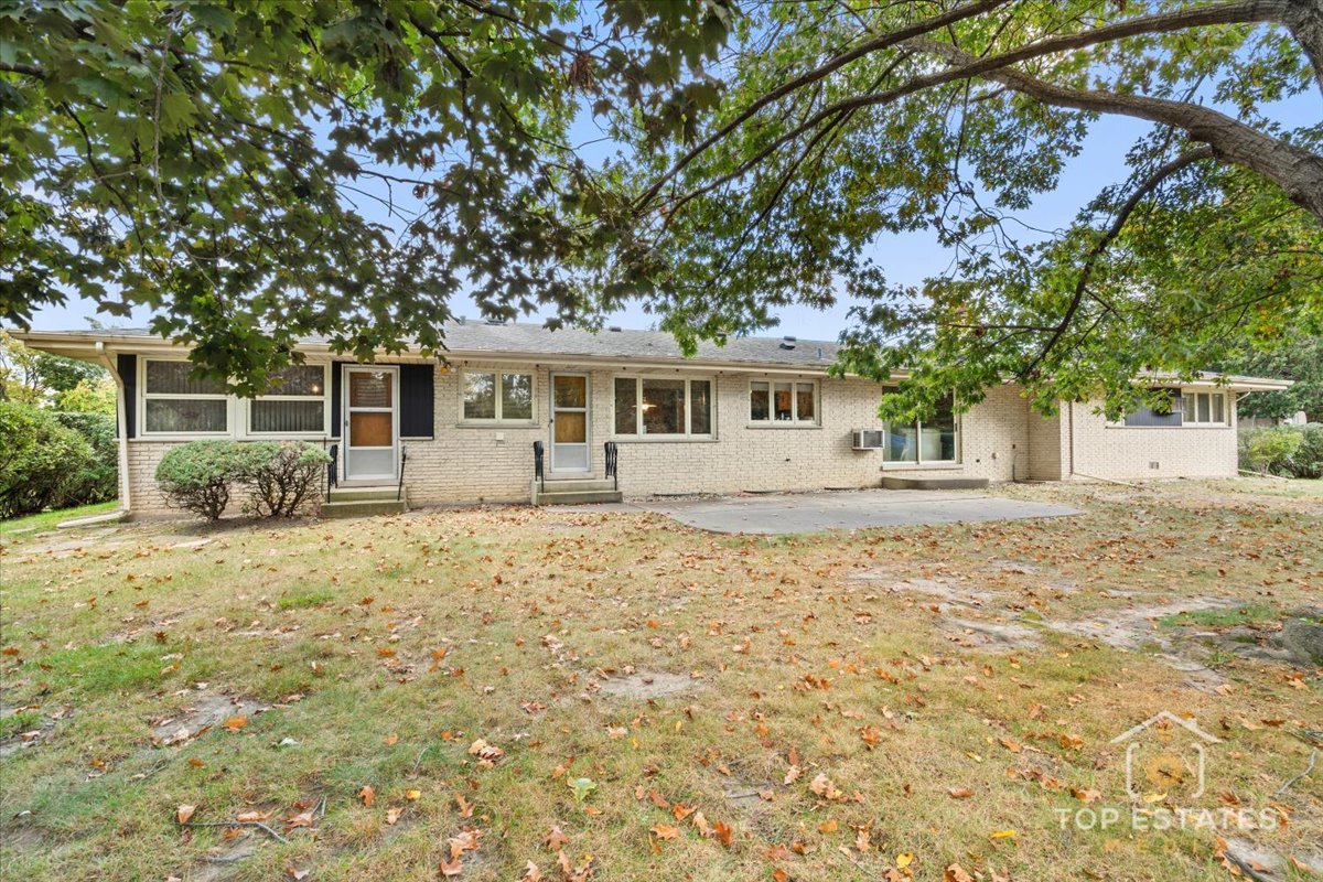 980 Apple Creek Lane, Des Plaines, IL 60016