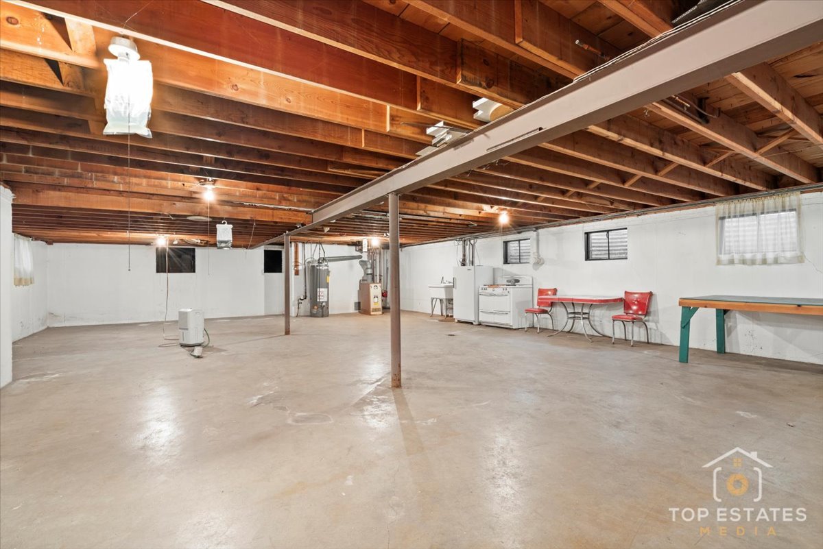 980 Apple Creek Lane, Des Plaines, IL 60016