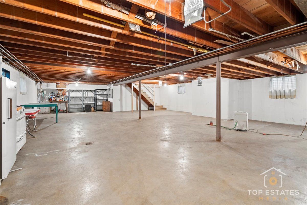 980 Apple Creek Lane, Des Plaines, IL 60016