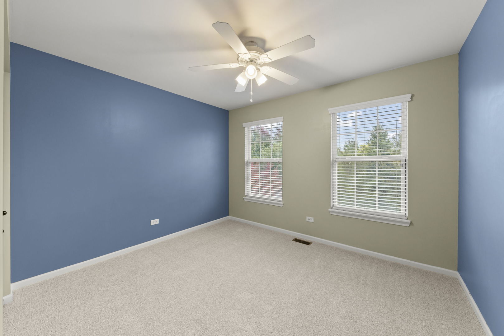 1290 Airs Avenue, Sugar Grove, IL 60554