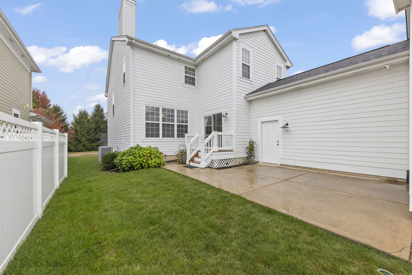 1290 Airs Avenue, Sugar Grove, IL 60554