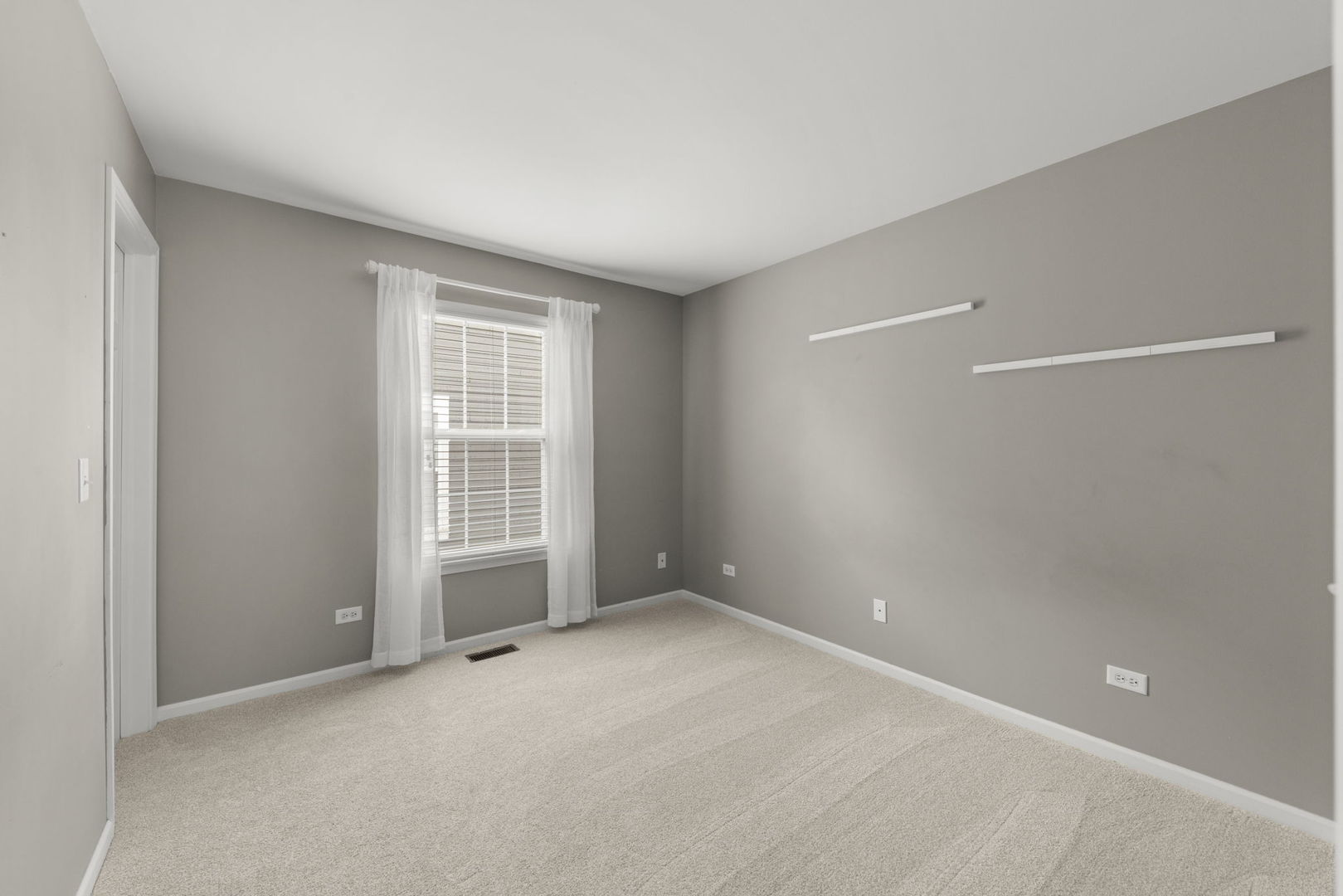 1290 Airs Avenue, Sugar Grove, IL 60554