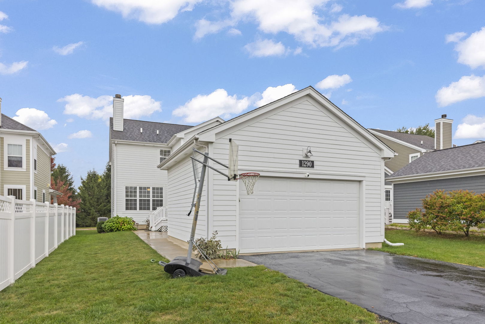 1290 Airs Avenue, Sugar Grove, IL 60554