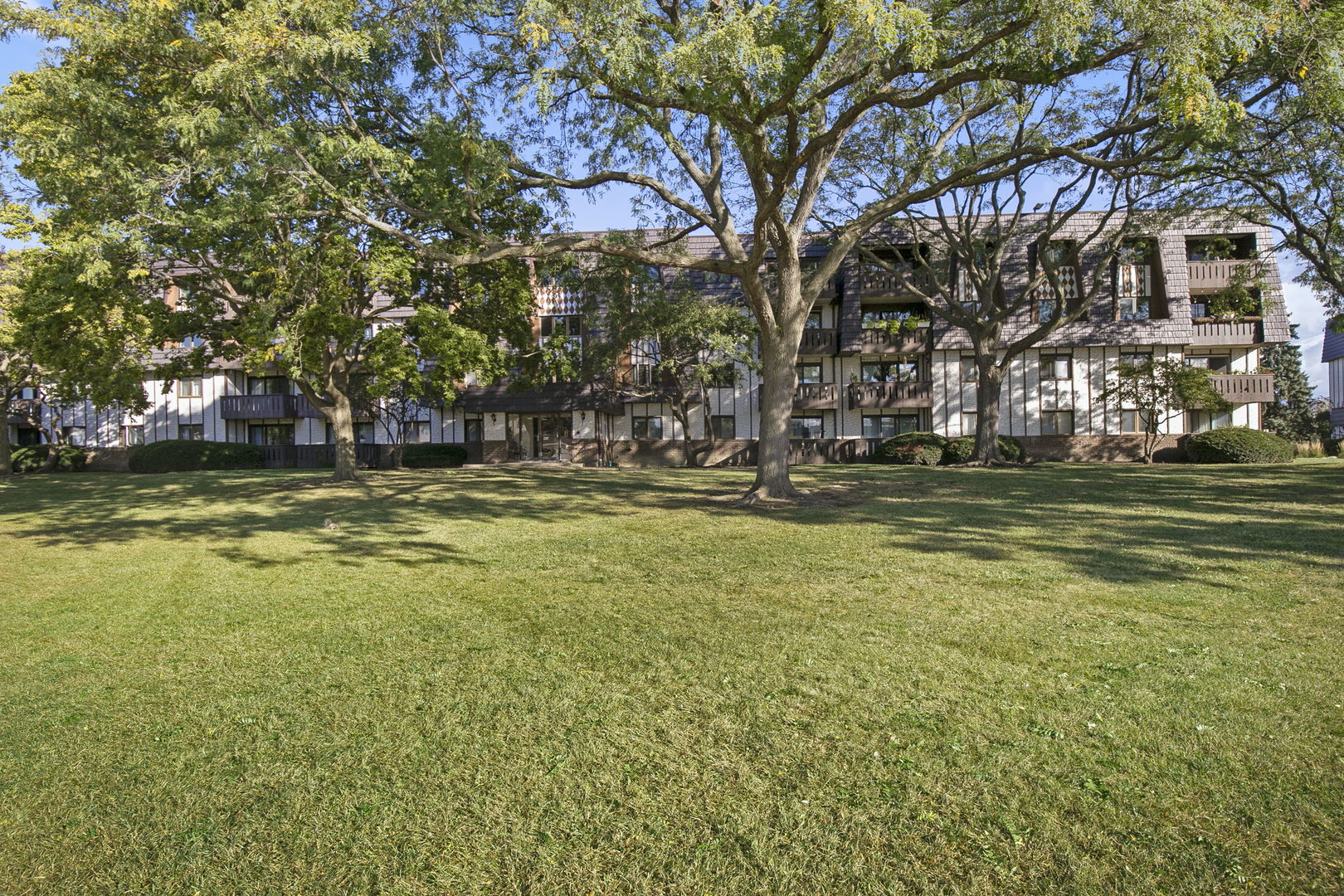 13200 W Heiden Circle #2105, Lake Bluff, IL 60044