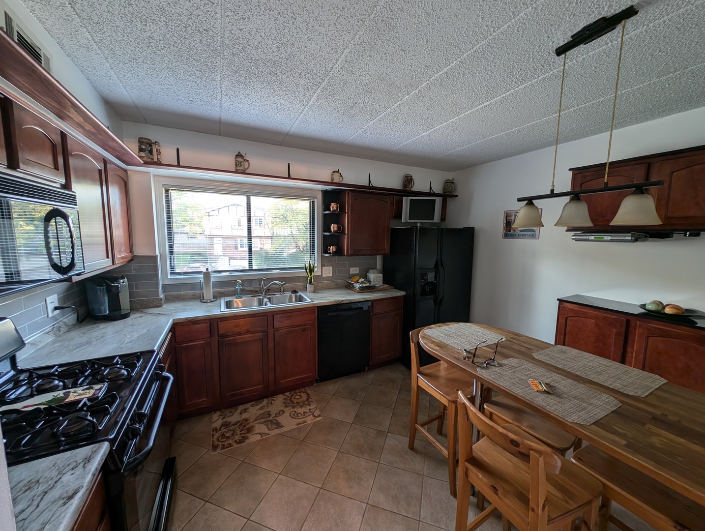 5965 Lakeside Place #204, Tinley Park, IL 60477