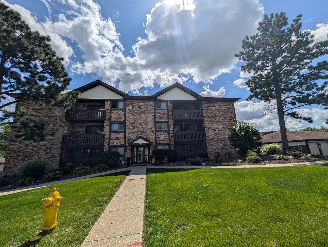 5965 Lakeside Place #204, Tinley Park, IL 60477