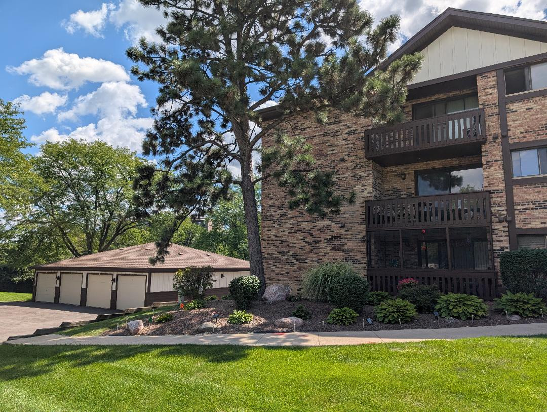 5965 Lakeside Place #204, Tinley Park, IL 60477