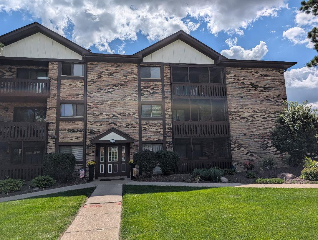 5965 Lakeside Place #204, Tinley Park, IL 60477