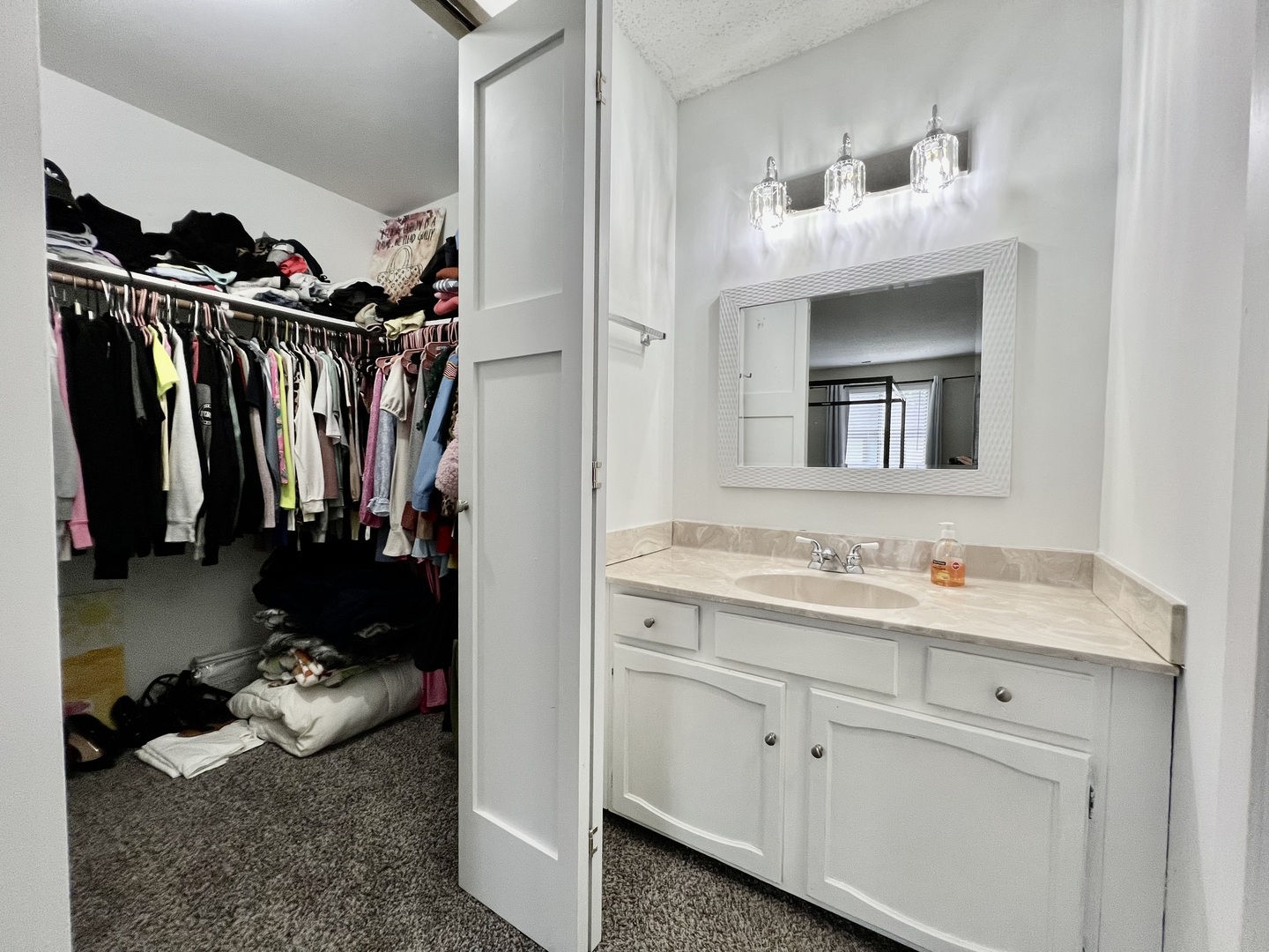 8246 Holly Court #D, Palos Hills, IL 60465