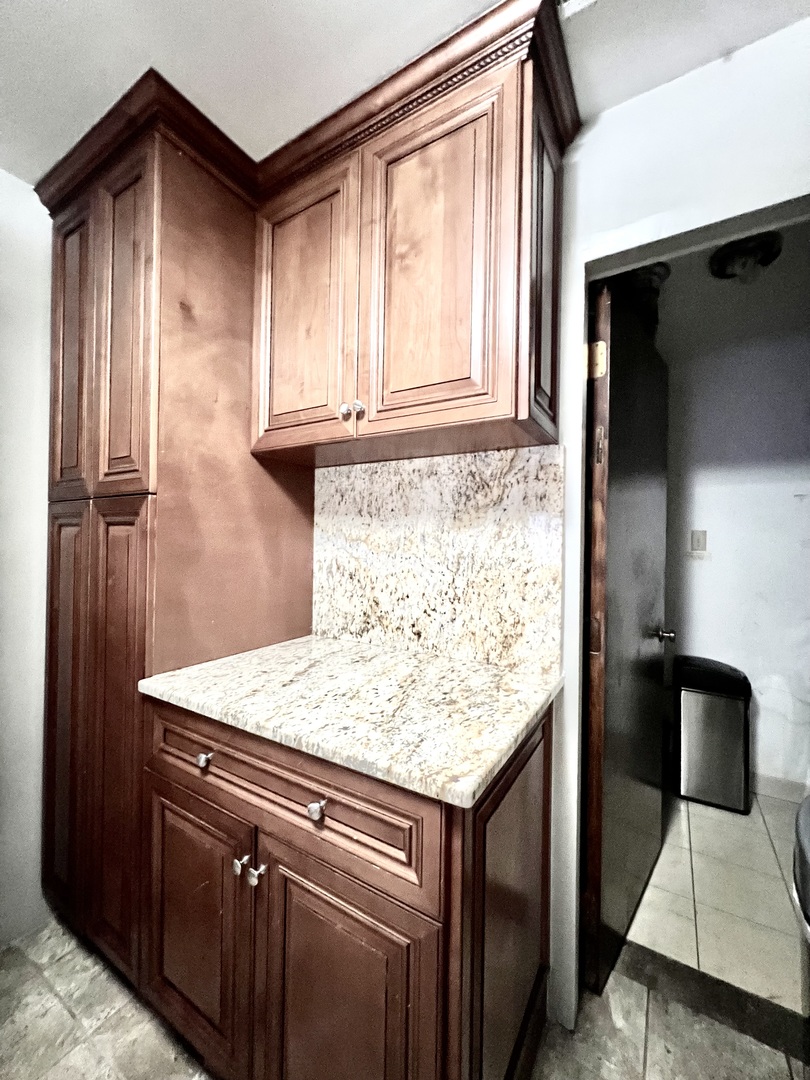 8246 Holly Court #D, Palos Hills, IL 60465