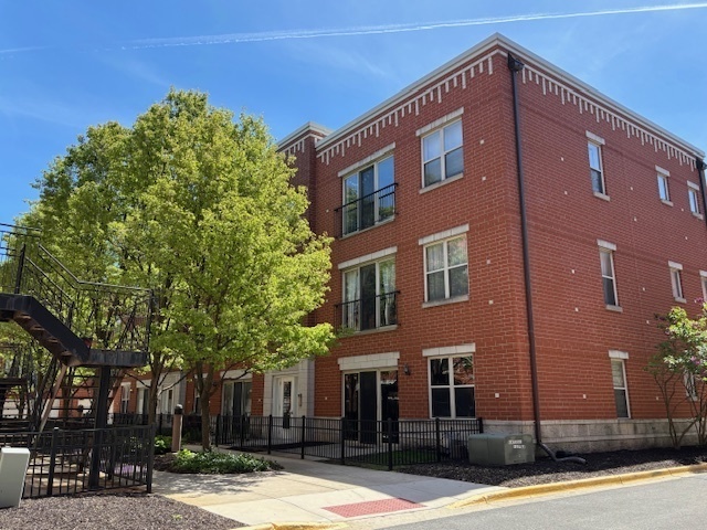 343 E 25TH Place #18C, Chicago, IL 60616