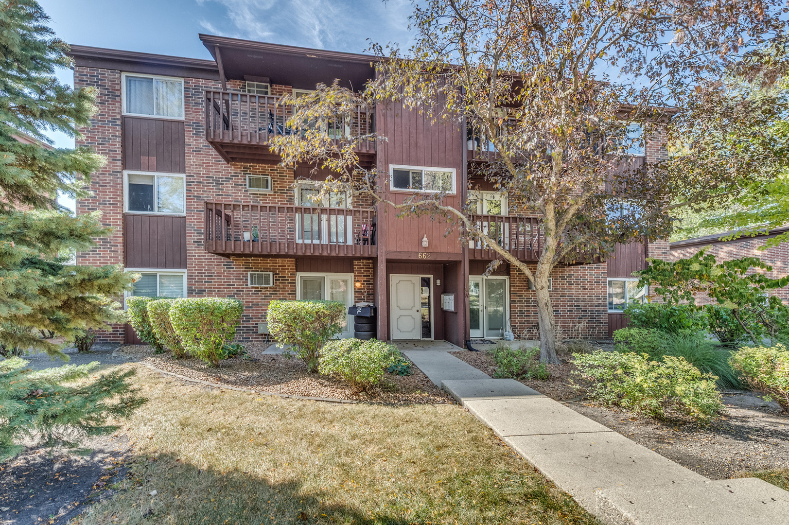 662 Daisy Lane #110, Roselle, IL 60172