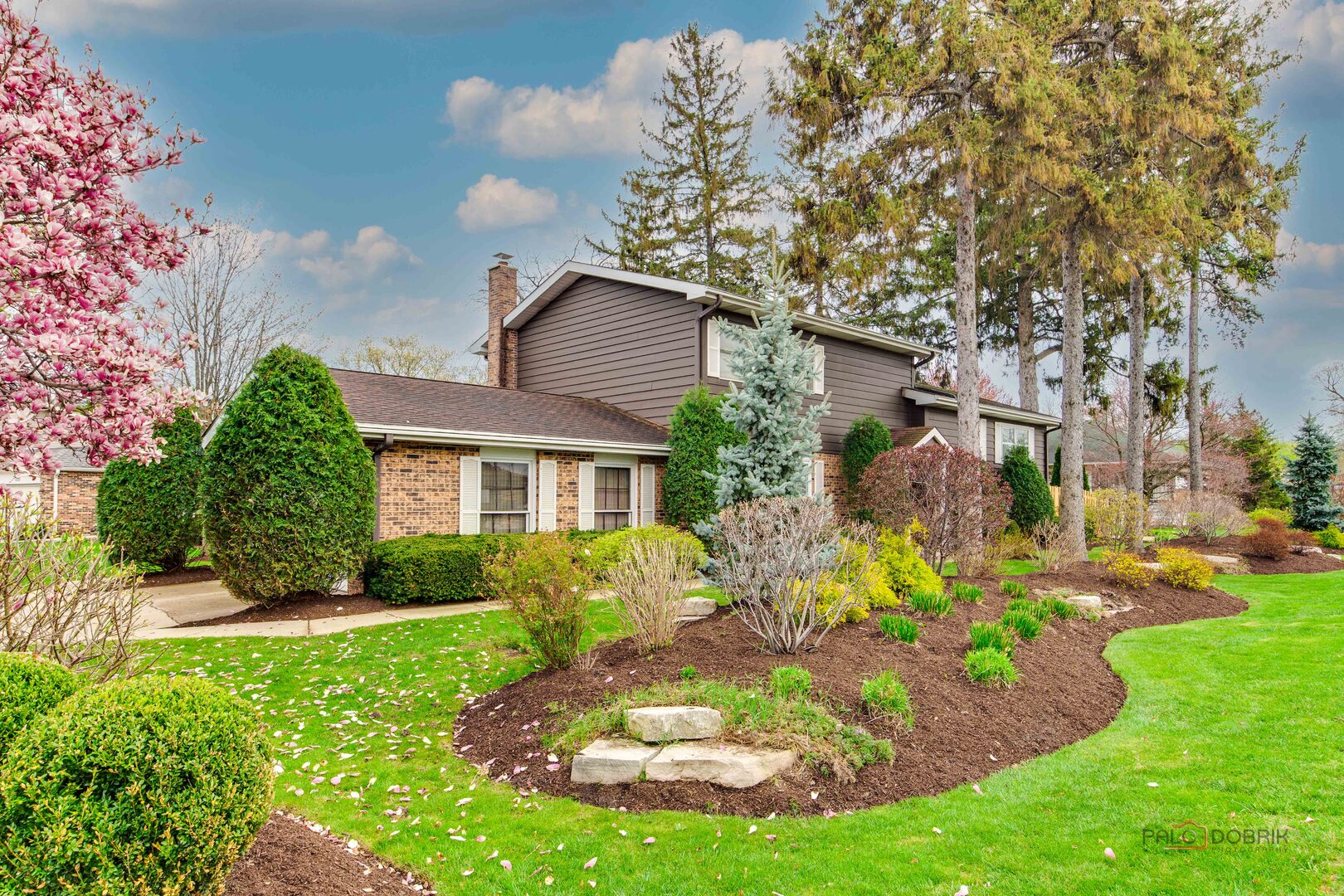 1137 Pine Tree Lane, Libertyville, IL 60048